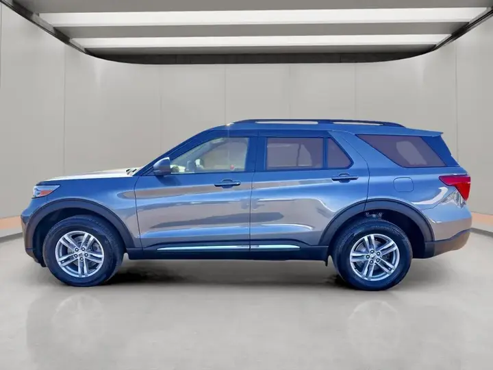 Ford Explorer 2023 photo 2