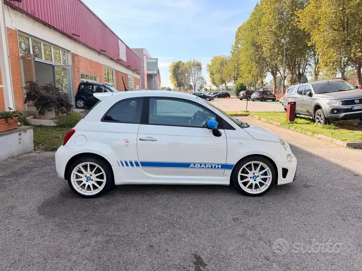 Abarth 595 2018 photo 2