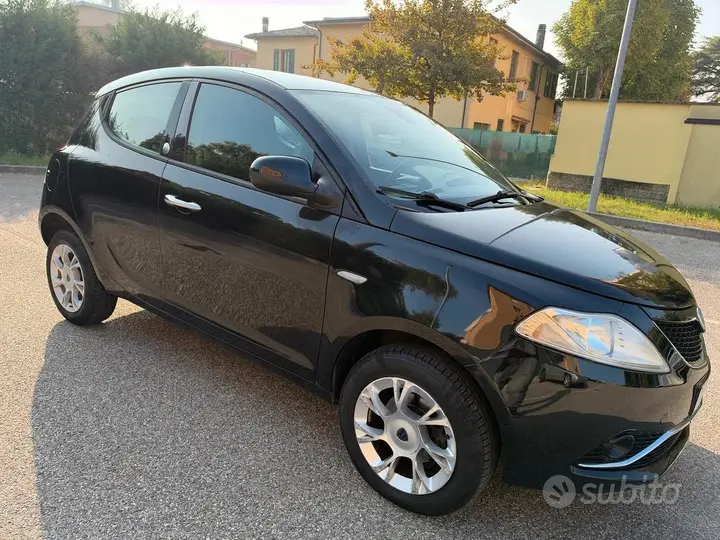 Lancia Ypsilon 2016 photo 2