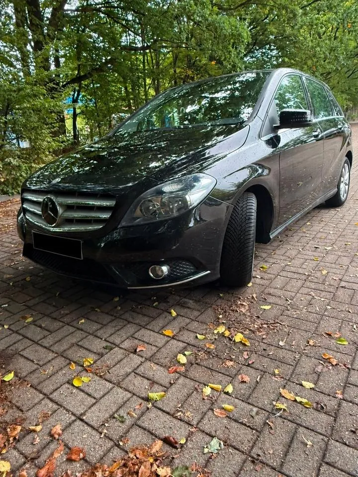 Mercedes-Benz B180