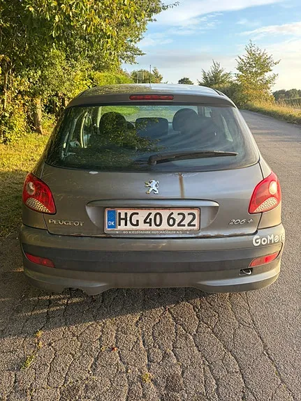 Peugeot 206 2012 photo 3