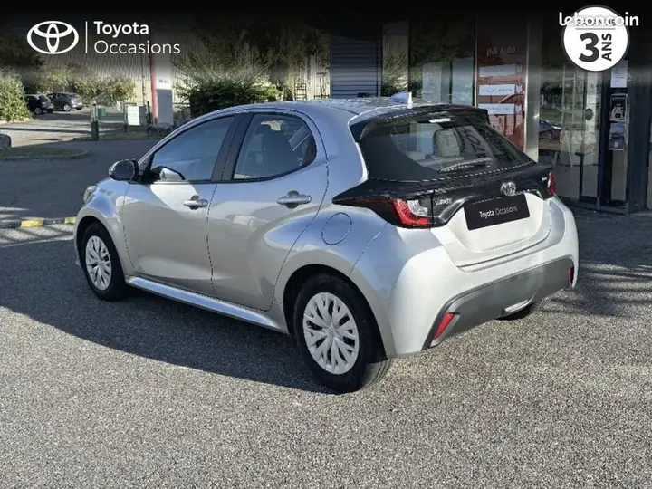 Toyota Yaris 2024 photo 2