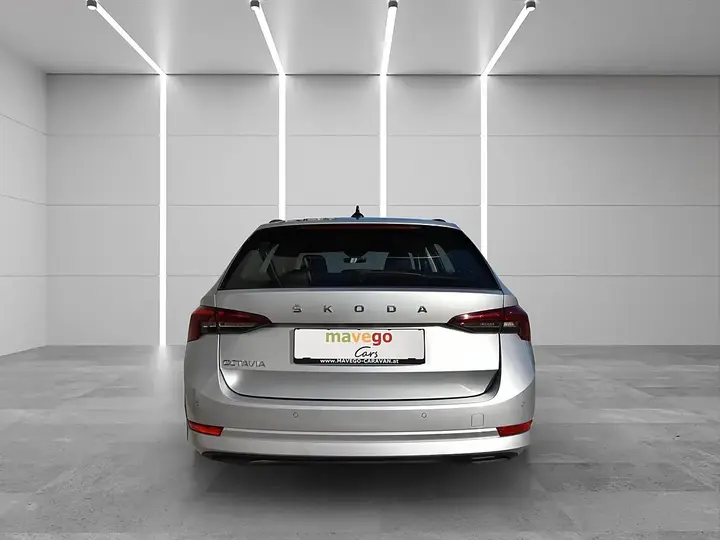 Skoda Octavia Combi 2023 photo 3