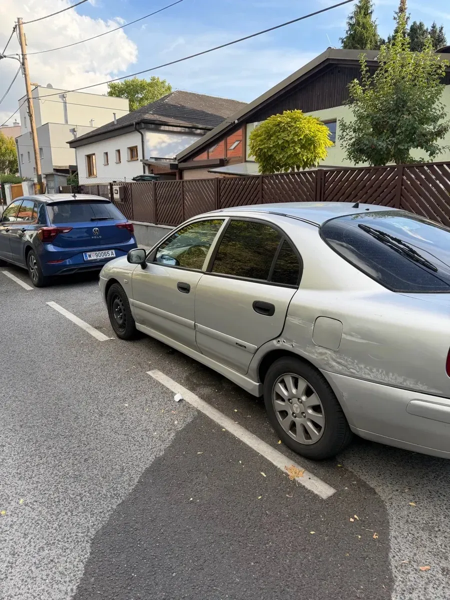 Mitsubishi Carisma 2001 photo 3