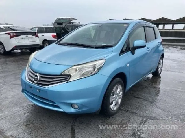 Nissan Note 2013 photo 2