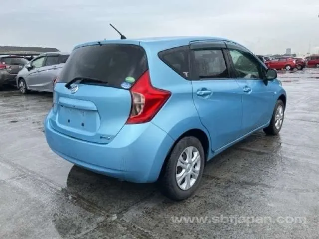 Nissan Note 2013 photo 4