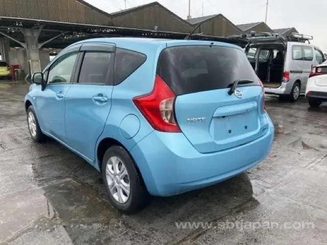 Nissan Note 2013 photo 3