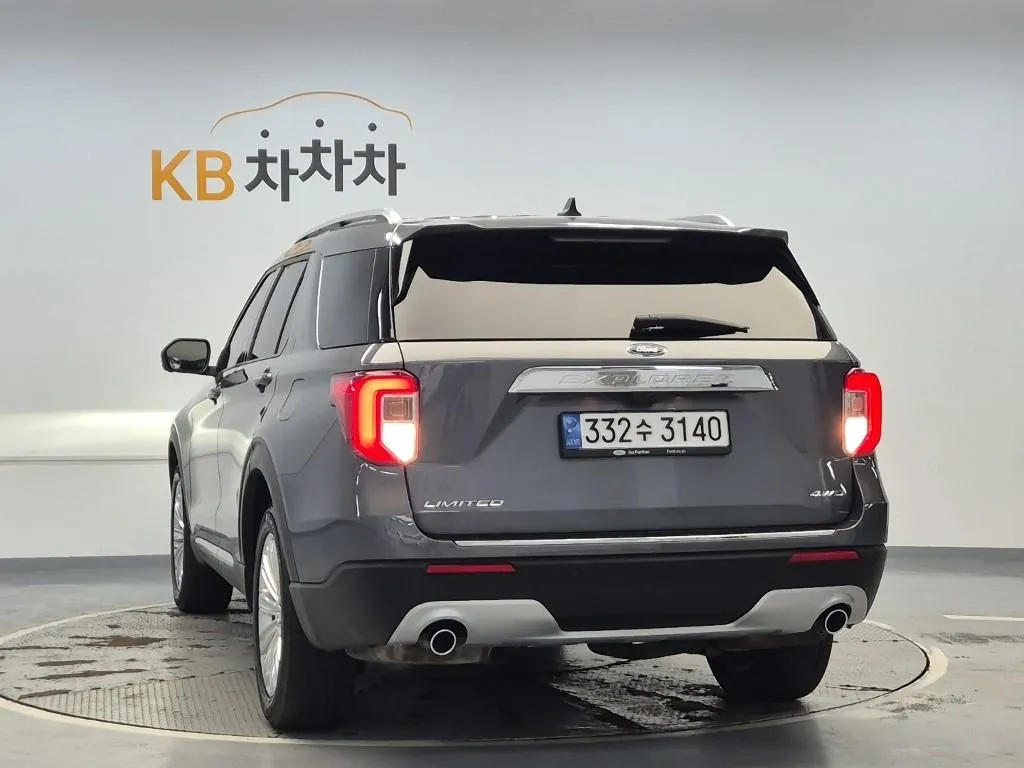 Ford Explorer 2022 photo 2