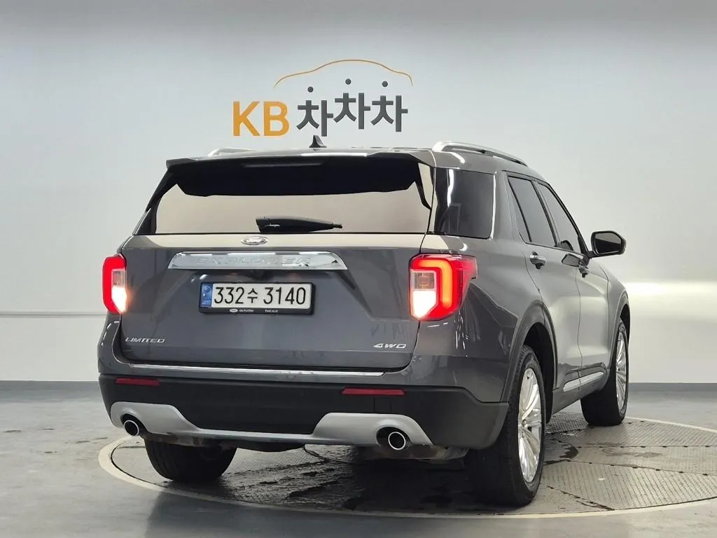 Ford Explorer 2022 photo 3