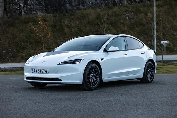 Tesla Model 3 2024 photo 2