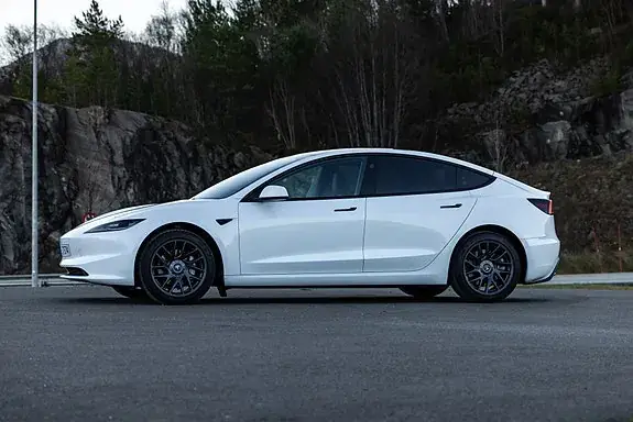 Tesla Model 3 2024 photo 5
