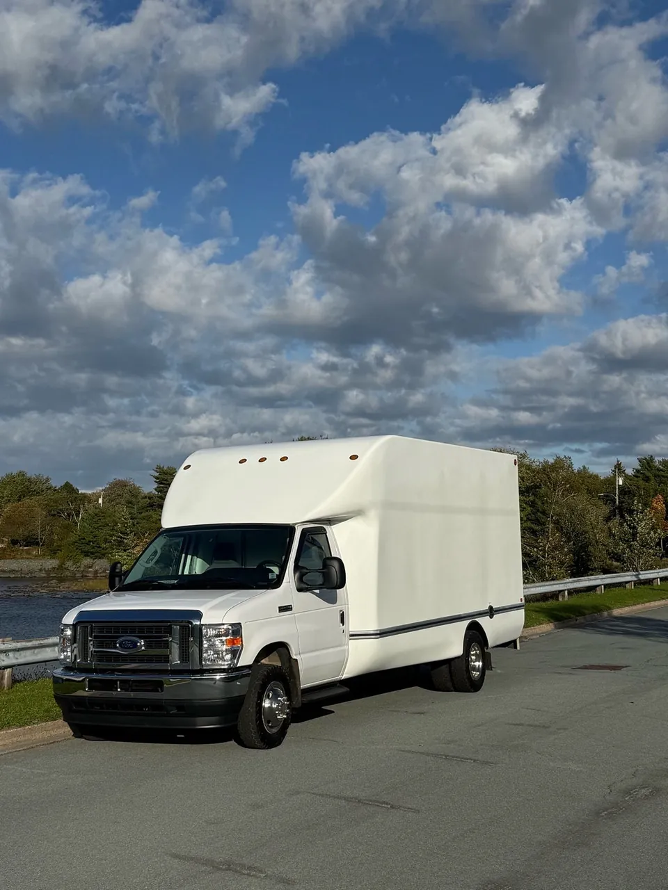 Ford E450 Cube 2022 photo 2