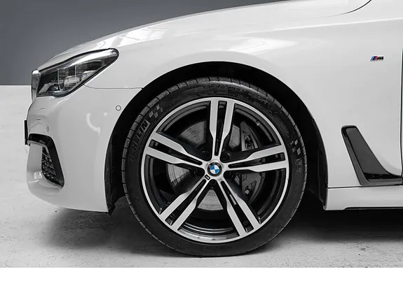 BMW 750D 2016 photo 4