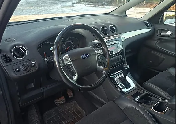 Ford S-Max 2012 photo 2