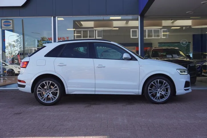 Audi Q3 2017 photo 3