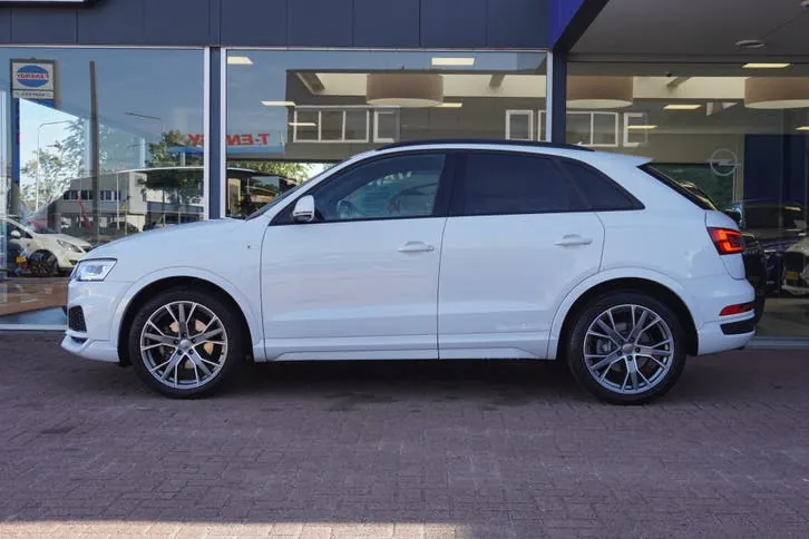 Audi Q3 2017 photo 2
