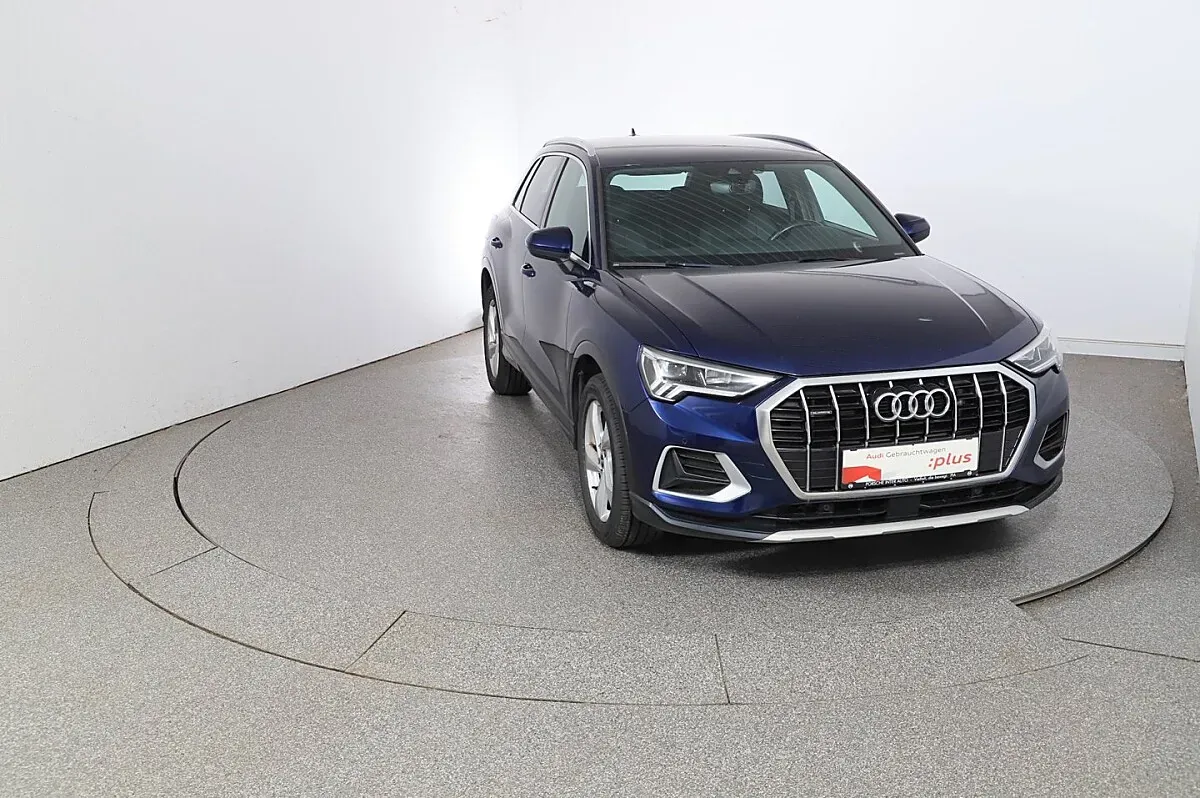 Audi Q3 2022 photo 2