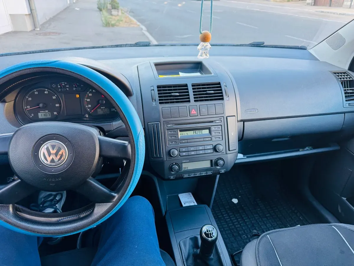 Volkswagen Polo 2006 photo 2