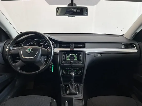 Skoda Superb 2013 photo 5