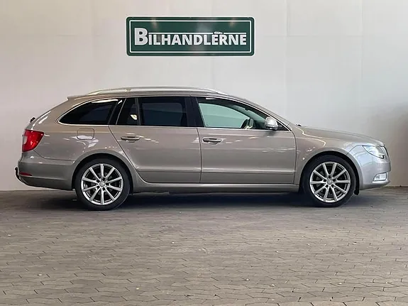 Skoda Superb 2013 photo 3