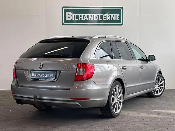 Skoda Superb 2013 photo 2