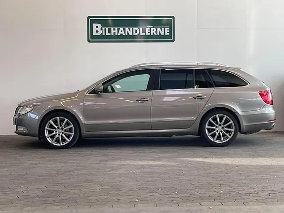 Skoda Superb 2013 photo 4