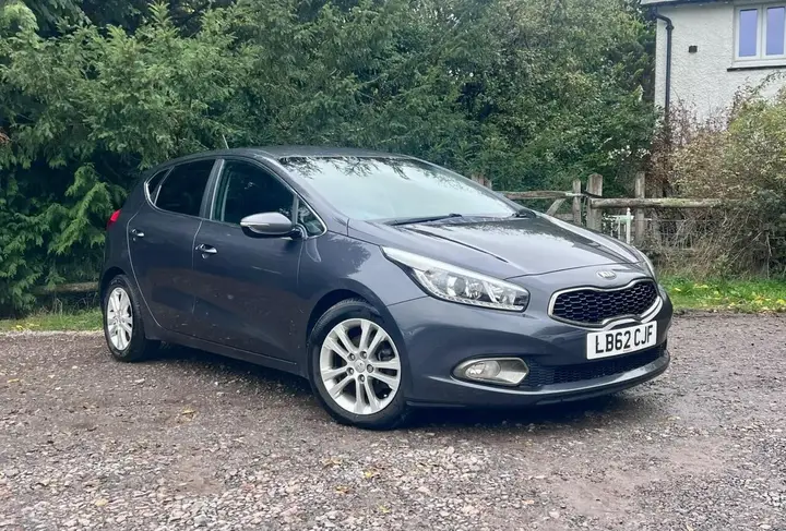 Kia Ceed 2012 photo 2