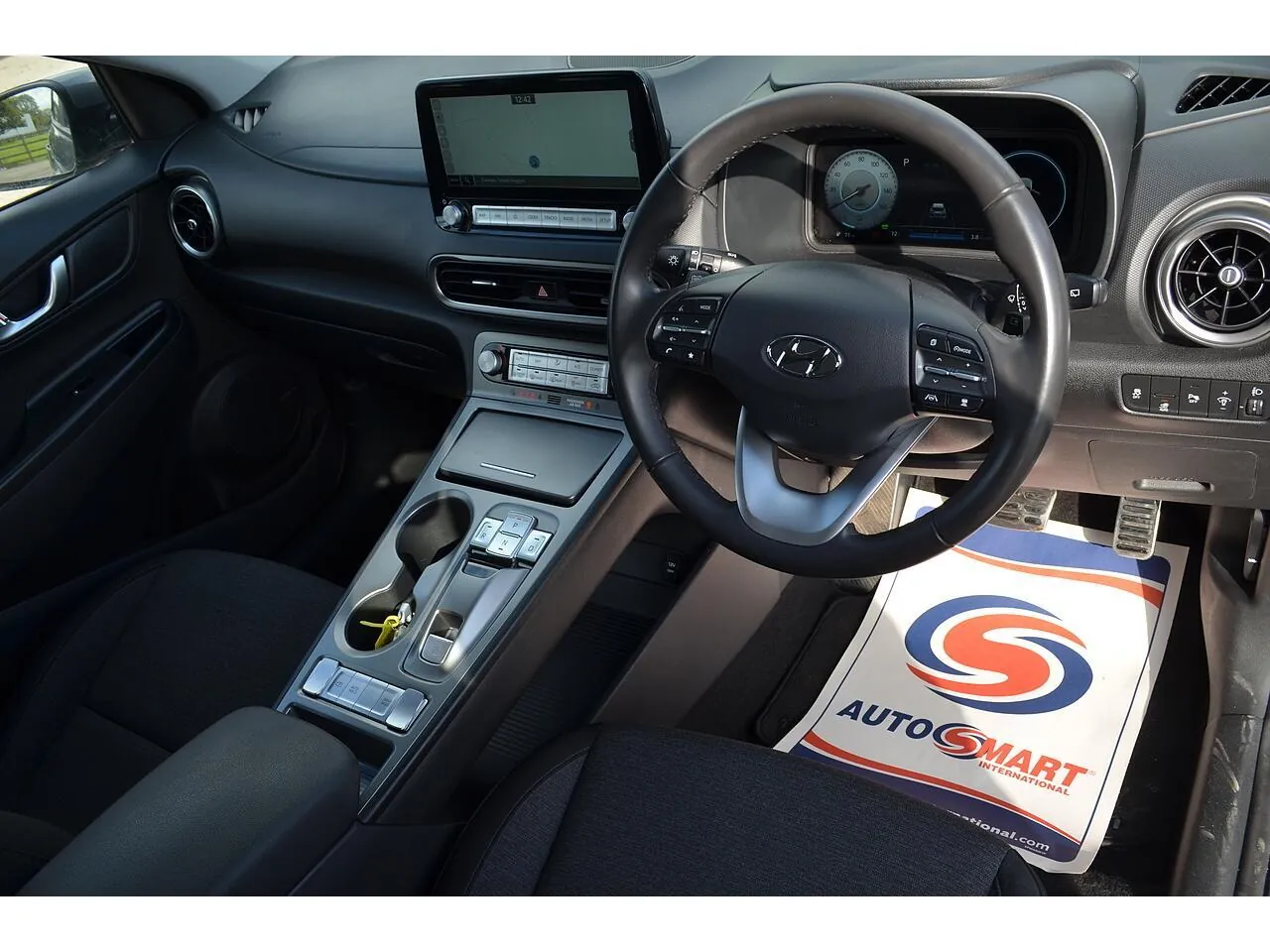 Hyundai Kona 2023 photo 2