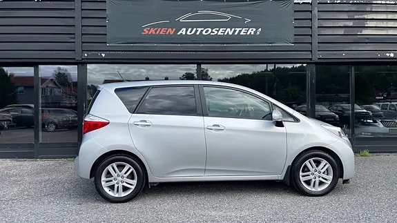 Toyota Verso-S 2012 photo 3