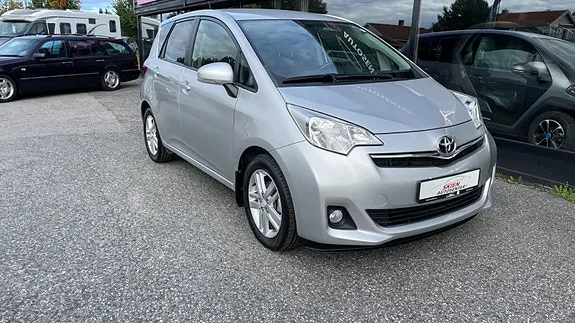 Toyota Verso-S 2012 photo 4