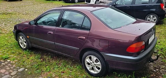 Toyota Avensis 2000 photo 3
