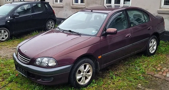 Toyota Avensis 2000 photo 2