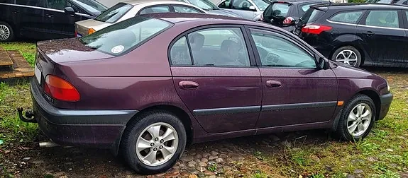 Toyota Avensis 2000 photo 4