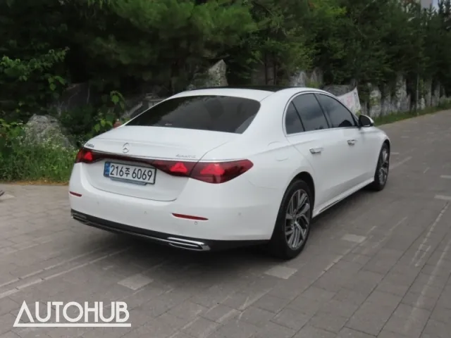 Mercedes-Benz E-Class 2024 photo 3