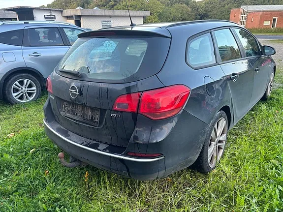 Opel Astra 2014 photo 2