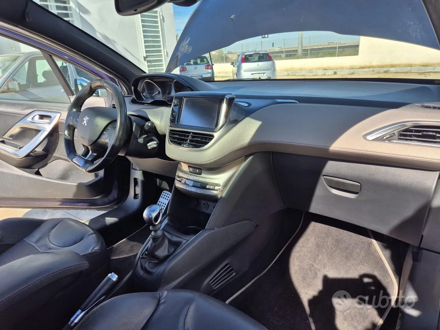 Peugeot 208 2013 photo 4