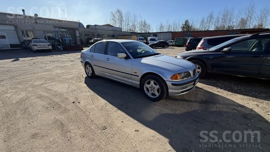 BMW 323