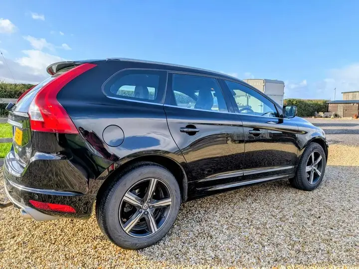 Volvo Xc60 2017 photo 2
