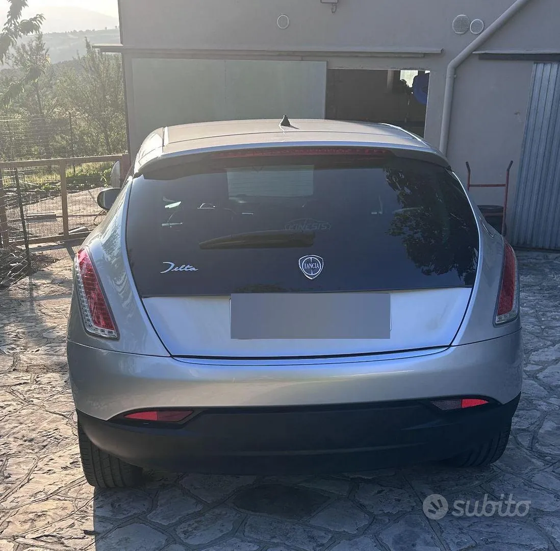 Lancia Delta 2012 photo 2