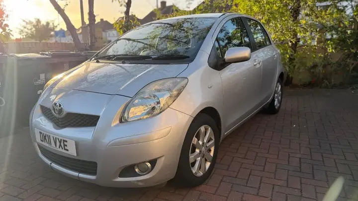 Toyota Yaris 2011 photo 2