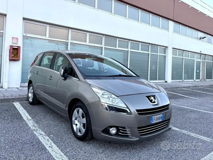 Peugeot 5008 2011 photo 3