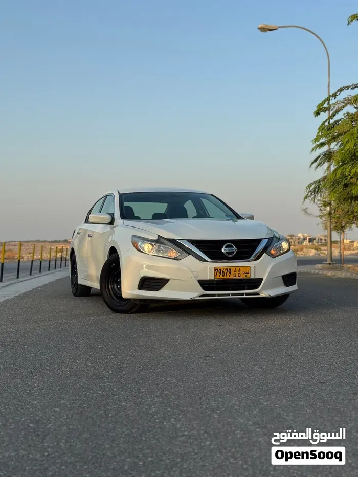Nissan Altima 2018 photo 2