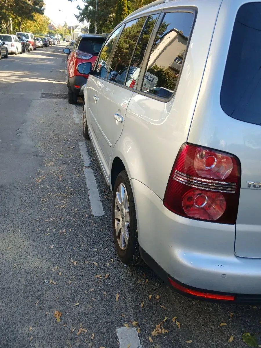 Volkswagen Touran 2010 photo 3