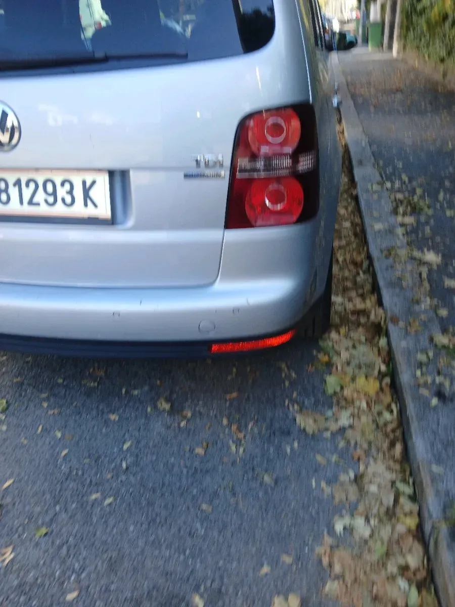 Volkswagen Touran 2010 photo 2