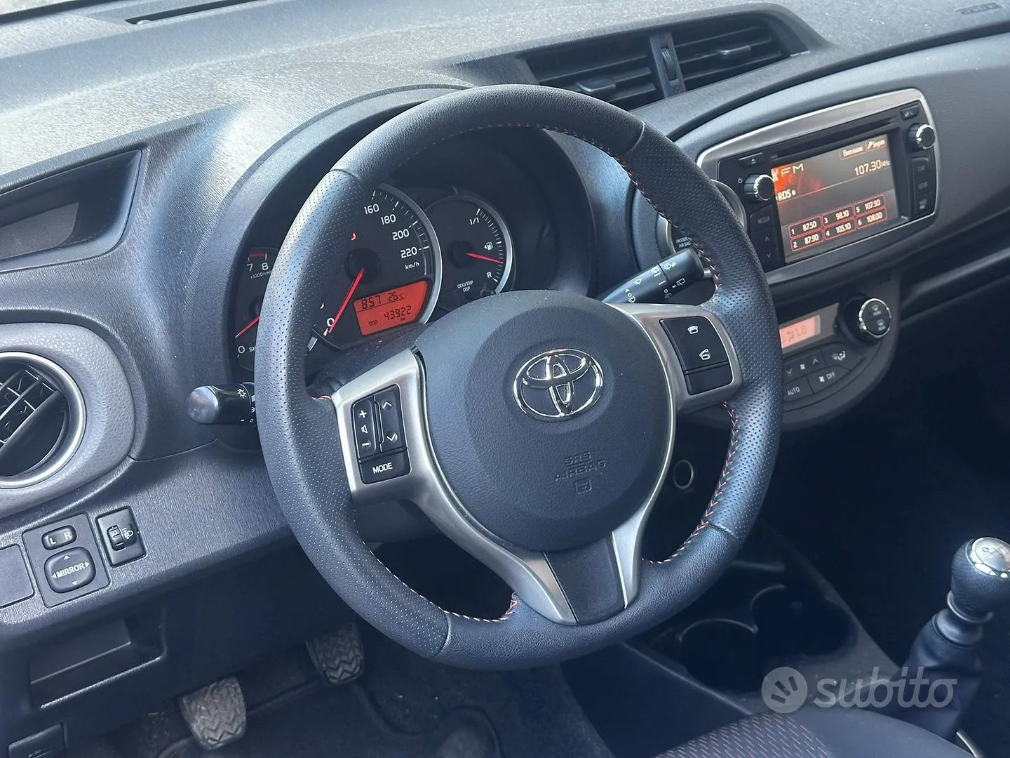 Toyota Yaris 2012 photo 3