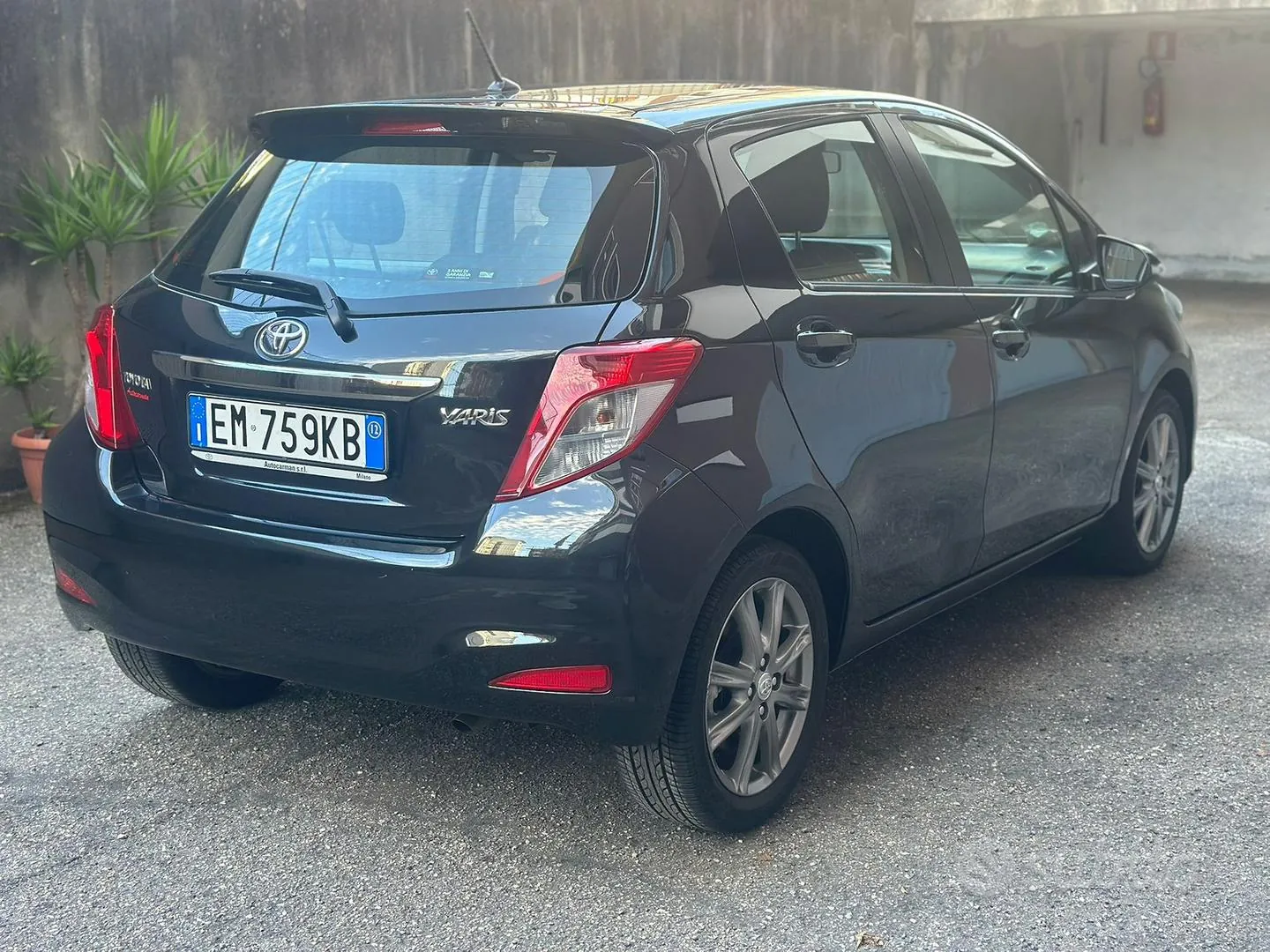 Toyota Yaris 2012 photo 2