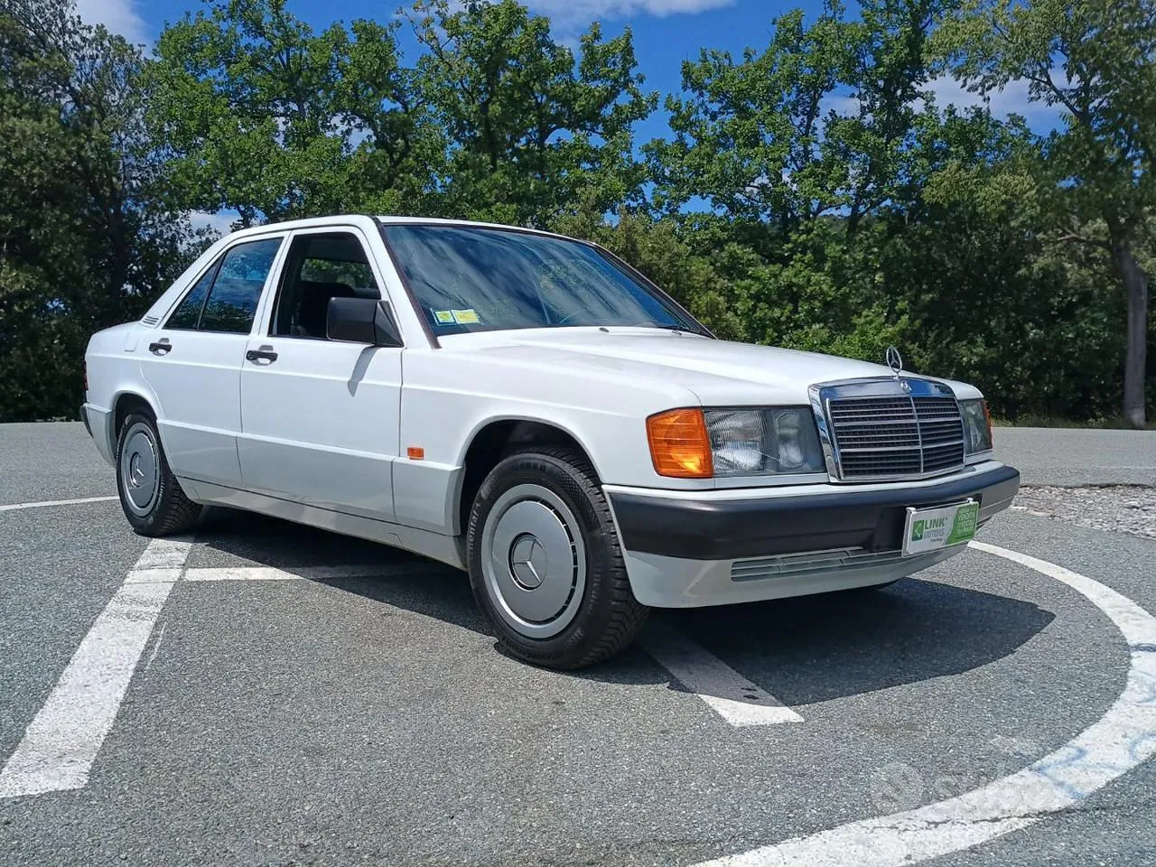 Mercedes-Benz 190E 1989 photo 2