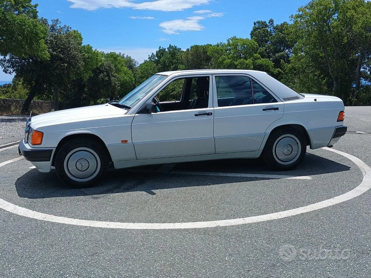 Mercedes-Benz 190E 1989 photo 4