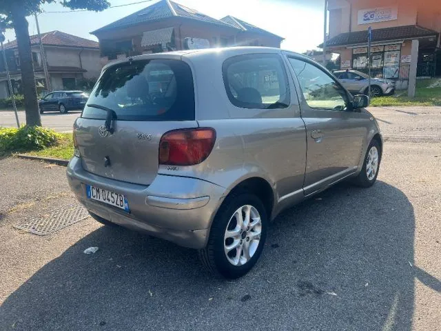 Toyota Yaris 2004 photo 2