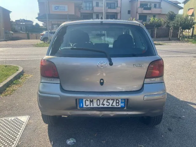 Toyota Yaris 2004 photo 3